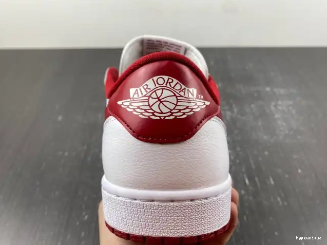 HYPE Low Red Jordan Varsity 1 705329-101 White Retro 0518